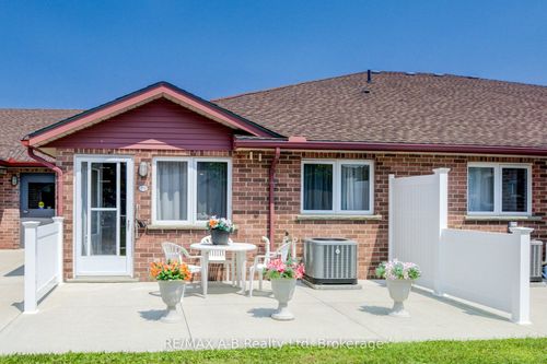 29-300 John St S, Stratford, ON, N5A7V5 | Card Image