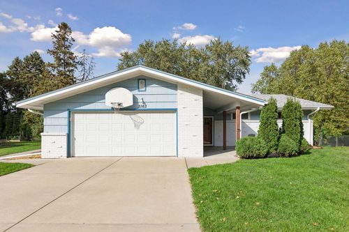 2163 Rosewood Ln S, Roseville, MN, 55113-5327 | Card Image