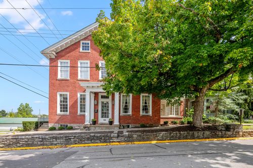 31 W Hickman St, Winchester, KY, 40391-2468 | Card Image