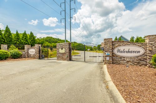 2340 Waterhaven Dr, Chattanooga, TN, 37406-1154 | Card Image