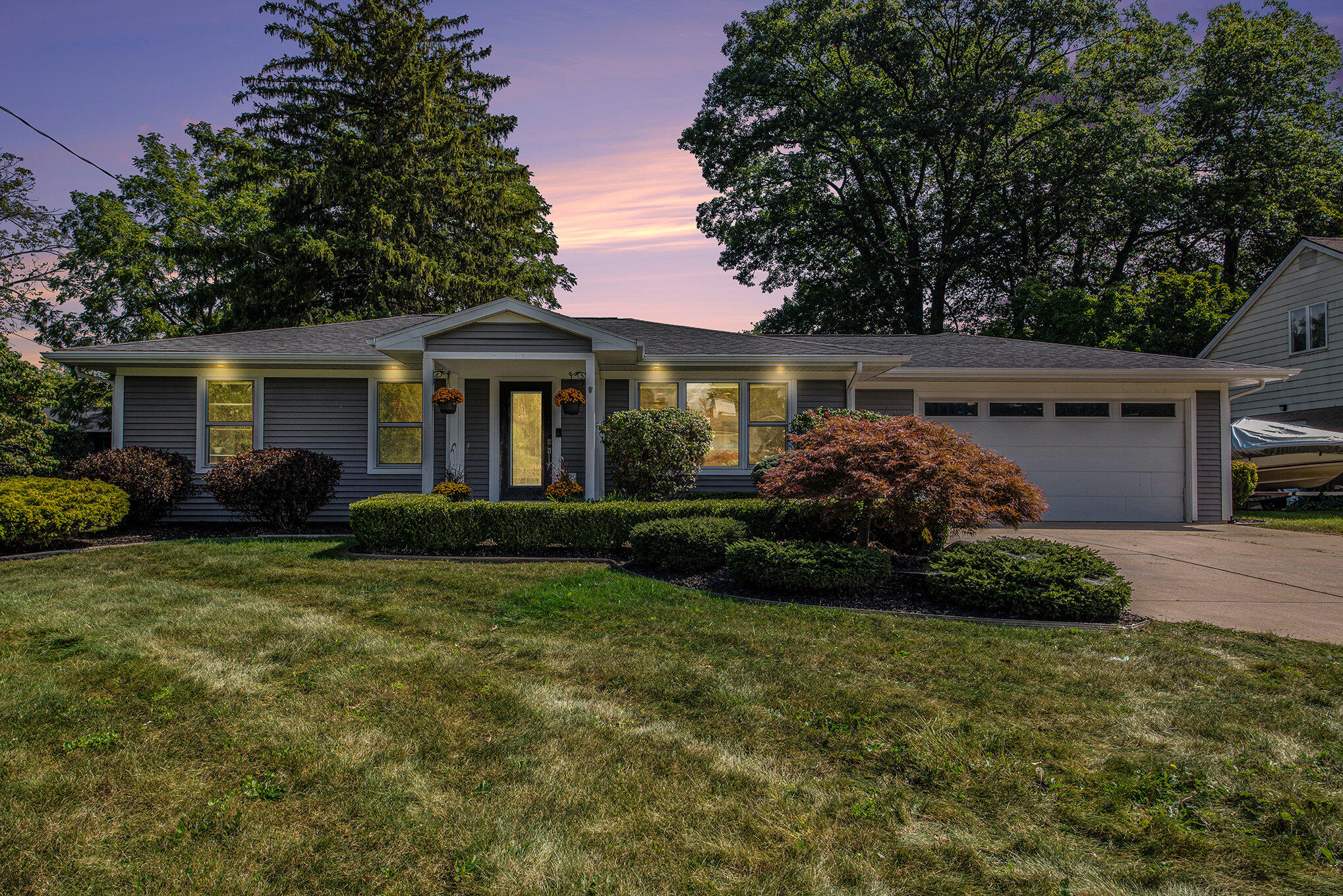 Elmhurst Dr, Grand Rapids, MI 49506