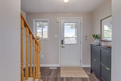 7 Mccausland Crt, Home with 2 bedrooms, 2 bathrooms and 3 parking in Barrie ON | Image 2