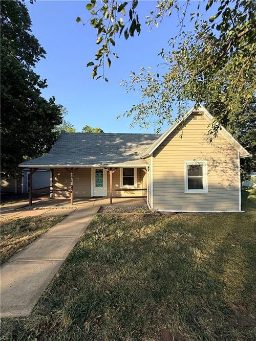 324 Main St, Nortonville, KS, 66060-4110 | Card Image
