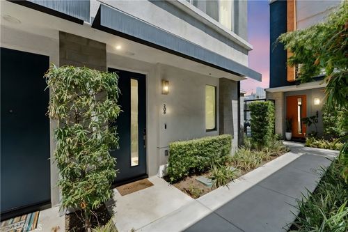 206 Alamo Ct, Long Beach, CA, 90802-5016 | Card Image