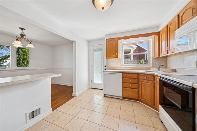 304 E Patty Ln, House other with 3 bedrooms, 2 bathrooms and 1 parking in Monroeville PA | Image 9