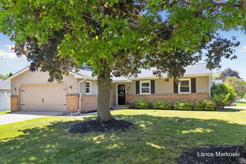 521 Edward St, Middleville, MI, 49333-9775 | Card Image