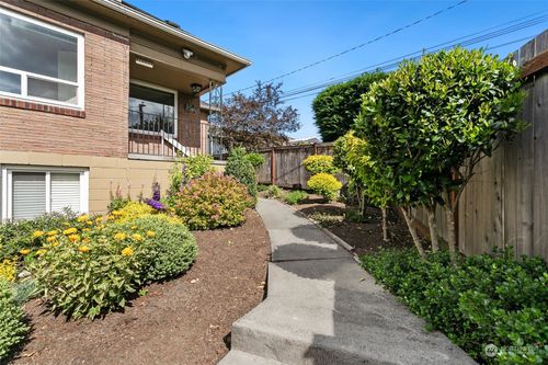 12337 Sand Point Way Ne, Seattle, WA, 98125 | Card Image