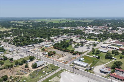 208 W Navarro Ave, De Leon, TX, 76444-1020 | Card Image