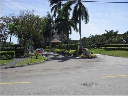 apt-2h-113 Royal Park Dr, Oakland Park, FL, 33309-5843 | Card Image