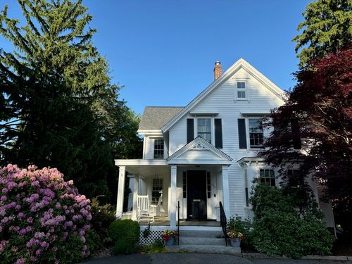 674 Webster St, Needham, MA, 02492-3120 | Card Image
