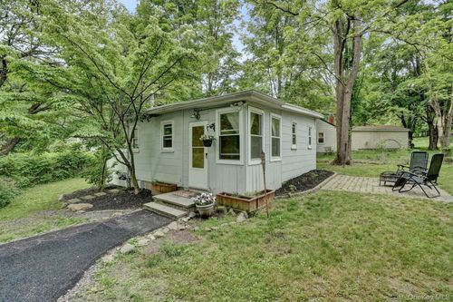 4 Mine Hill Rd, Cornwall, NY, 12518-1804 | Card Image