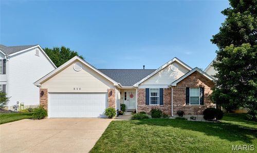 819 Spring Crest Dr, Fenton, MO, 63026-3940 | Card Image