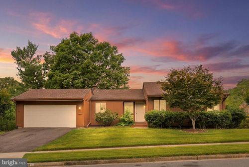 8811 Burbank Rd, ANNANDALE, VA, 22003-3855 | Card Image
