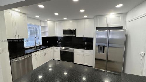 apt-201-1020 Meridian Ave, Miami Beach, FL, 33139-8330 | Card Image