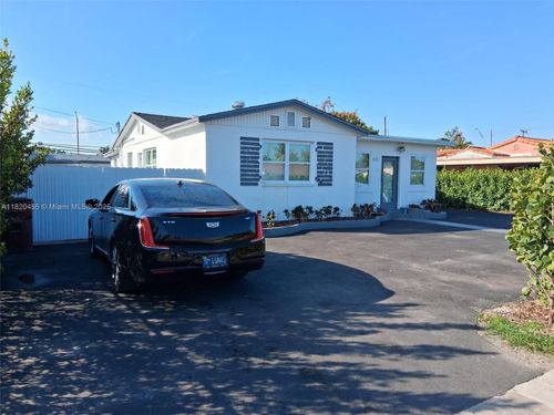 636 E 18th St, Hialeah, FL, 33013-4124 | Card Image