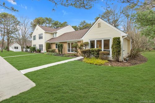 101 Dari Dr, Holbrook, NY, 11741-4323 | Card Image