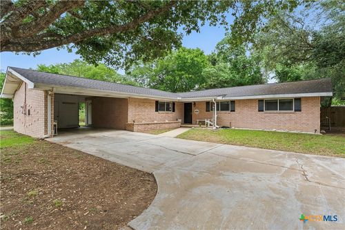 206 Live Oak St, Gonzales, TX, 78629-2701 | Card Image