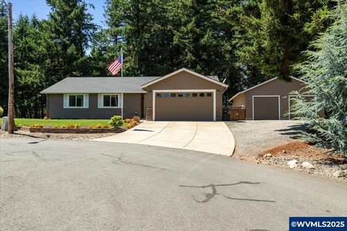 201 Ironwood Ct, Lyons, OR, 97358-2127 | Card Image