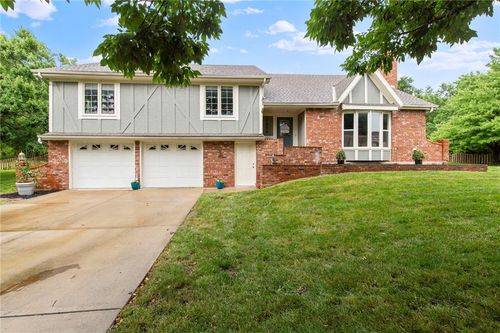 6888 W 185th Ter, Stilwell, KS, 66085-8923 | Card Image