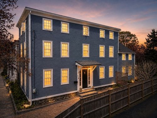 21 Purchase St, Newburyport, MA, 01950-3035 | Card Image