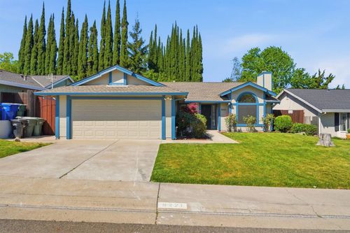 8221 Clarion Cir, Antelope, CA, 95843-4579 | Card Image