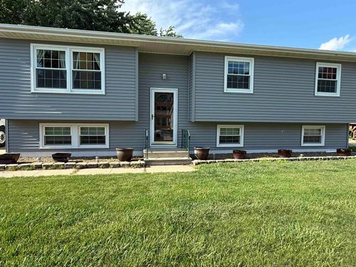 2304 3rd Ave Nw, Waverly, IA, 50677-2015 | Card Image