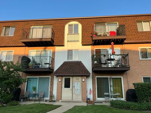 3n-9482 Bay Colony Dr, Des Plaines, IL, 60016-3662 | Card Image