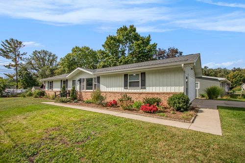 315 E Washington St, Berrien Springs, MI, 49103-1032 | Card Image