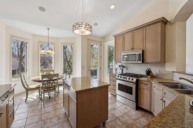 Tile floors and granite countertops | Image 20