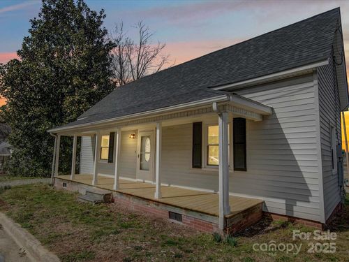 704 Mill St, Albemarle, NC, 28001-3832 | Card Image