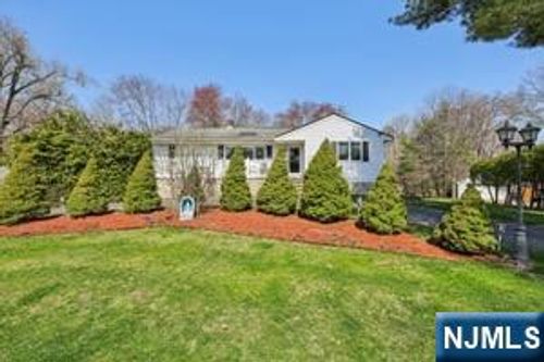 22 John Cir, Norwood, NJ, 07648-1705 | Card Image