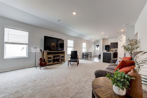 11628 Krew Way, Yukon, OK, 73099-9557 | Card Image