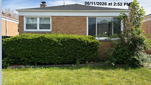 2909 W Howard Street, Chicago, IL, 60645 | Card Image