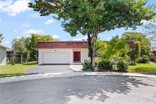 8310 Sw 26th Pl, Davie, FL, 33328-1218 | Card Image
