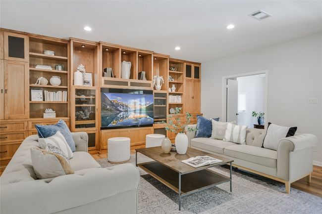 2305 Manana St, House other with 4 bedrooms, 4 bathrooms and 6 parking in Austin TX | Image 12