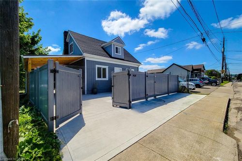 78 Hillyard St, Hamilton, ON, L8L6B4 | Card Image