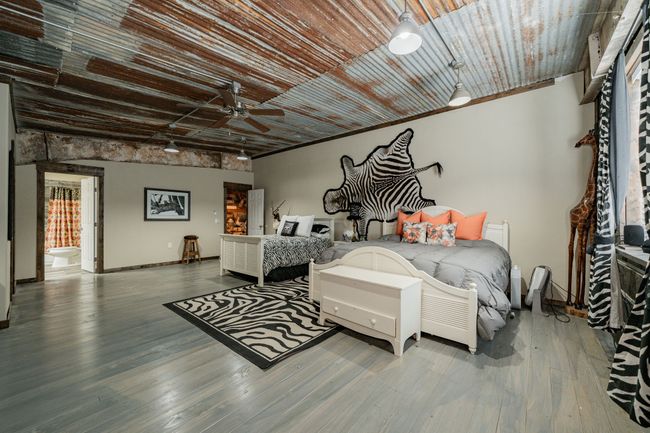 1990 Jim Harry Loop, Home with 5 bedrooms, 6 bathrooms and null parking in Sunset TX | Image 24