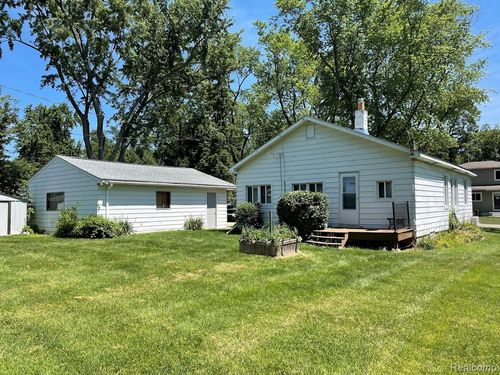 1645 Killarney Ct, Wolverine Lake, MI, 48390-2217 | Card Image