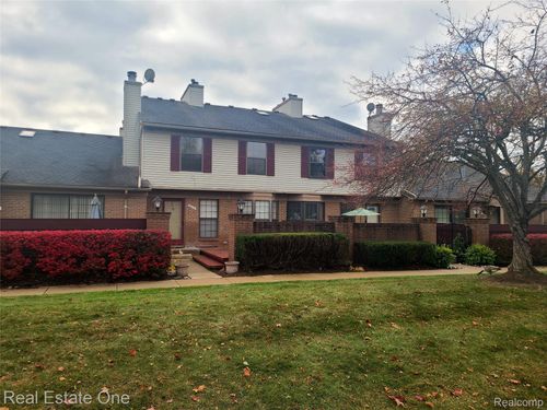 90-38872 Country Cir, Farmington Hills, MI, 48331-1025 | Card Image