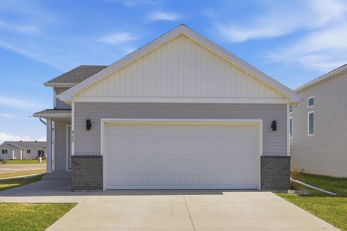 965 Ashley Dr W, West Fargo, ND, 58078-8535 | Card Image