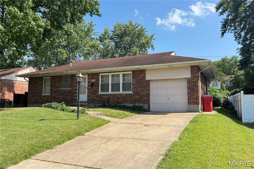 9438 Koerber Ln, Saint Louis, MO, 63123-6306 | Card Image
