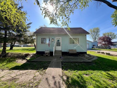 208 Illinois St, Hindsboro, IL, 61930-4425 | Card Image