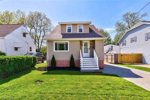 4664 Brookwood Dr, Brooklyn, OH, 44144-3216 | Card Image
