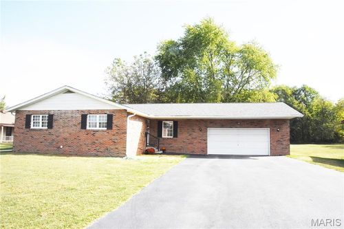 840 N Union St, Staunton, IL, 62088-1136 | Card Image