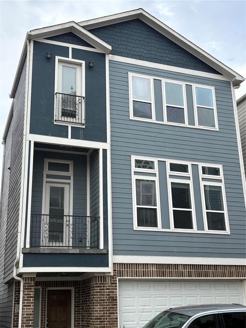 2105 Bidwell Dr, Houston, TX, 77018-1490 | Card Image
