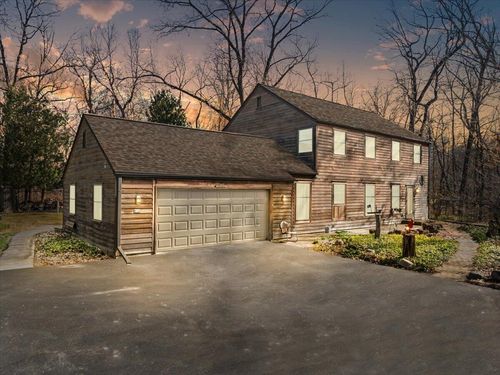 814 Tipperary Ln, Hartford, WI, 53027-9049 | Card Image