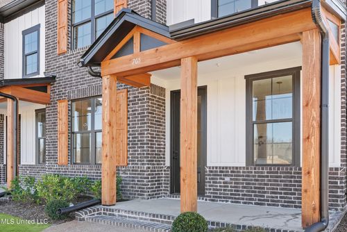 705 Bolivar Dr, Nesbit, MS, 38651-1068 | Card Image