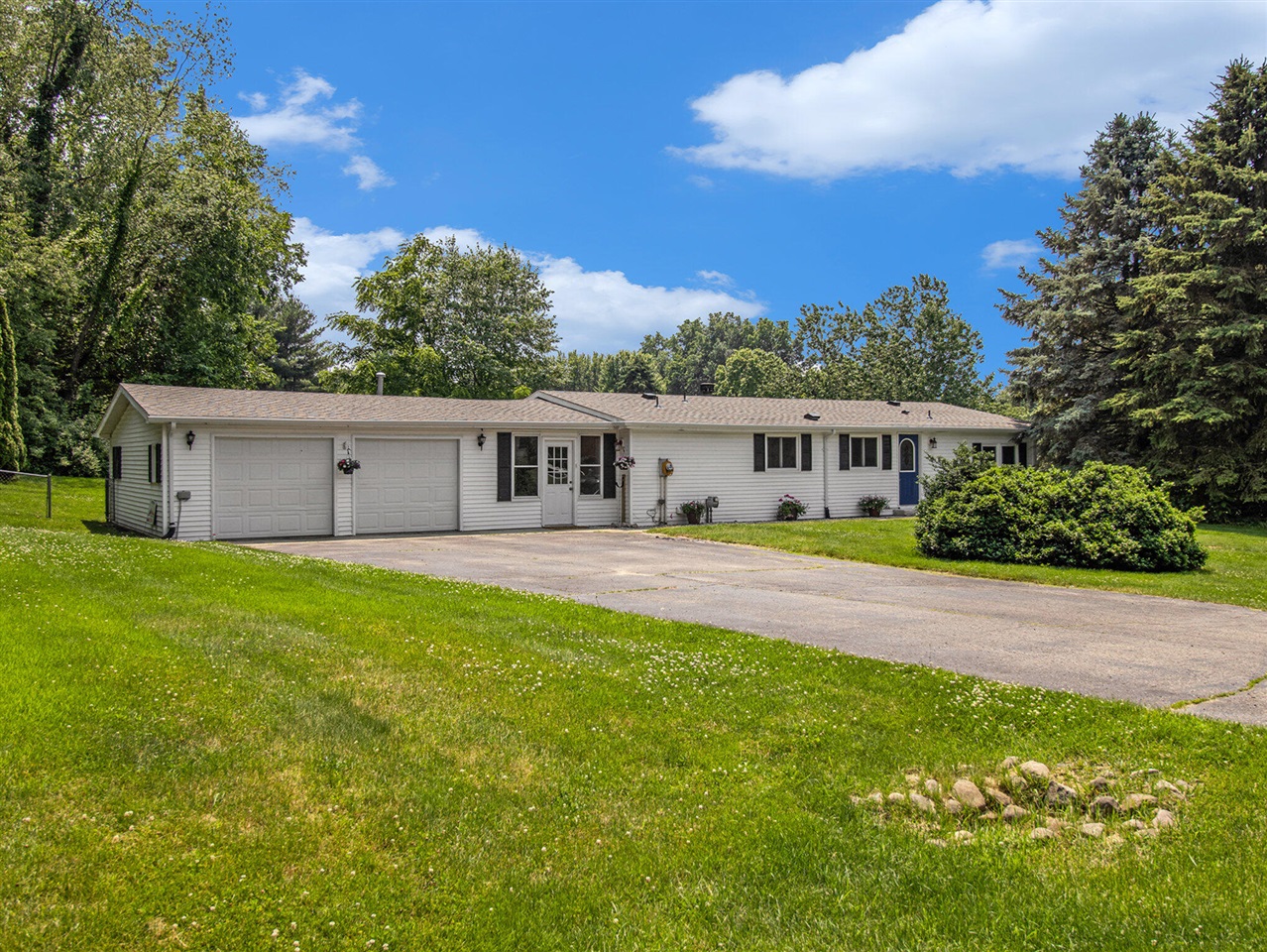 Bayshore Dr, Paw Paw, MI 49079