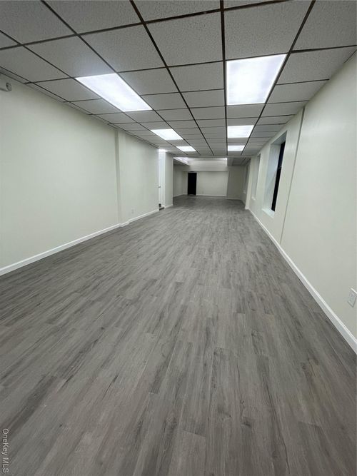 4711 47th Ave, Woodside, NY, 11377-6144 | Card Image