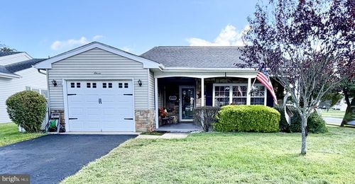 11 Chesterfield Ct, Southampton, NJ, 08088-1302 | Card Image